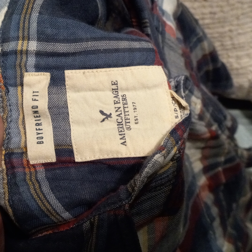 American Eagle boyfriend fit button down Small - Picture 5 of 6